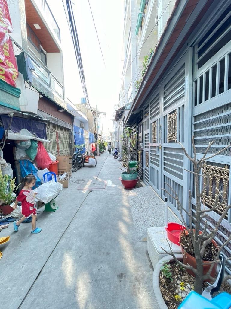 HẺM ÔTÔ TỚI CỬA, HẺM THÔNG, KHU DÂN TRÍ, TIỆN ÍCH ĐẦY ĐỦ. CẦN BÁN GẤP NHÀ Lê Cơ,An Lạc, quận Bình Tân. DT 56.4m2x1