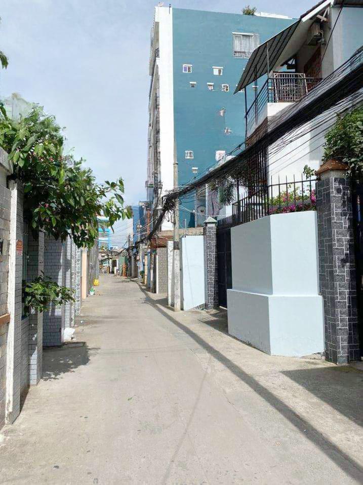 Bán nhà Âu Dương Lân, Phường 2, Quận 8.DT 55m2 x 3 tầng (3.15 x 18).Giá 4.6 tỷ TL.