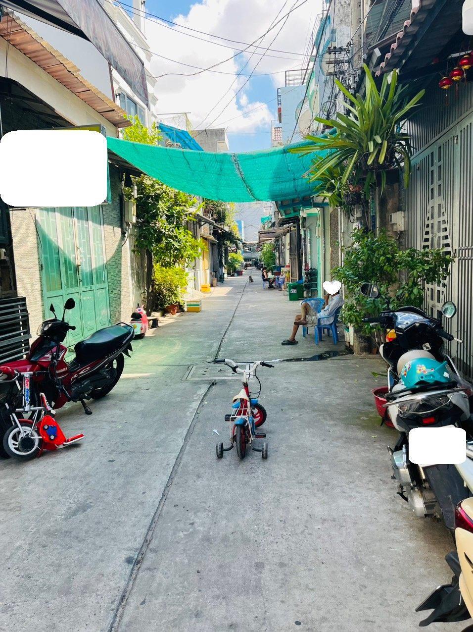 Bán Nhà Chiến Lược,Phường Bình Trị Đông A, Bình Tân. DT 35.2m2x 2 tầng (3.2x10.4) . Giá 3.95 tỷ TL .