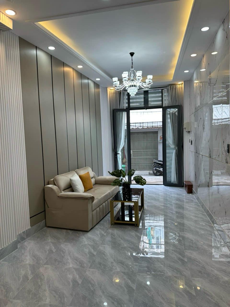 NHÀ ĐẸP LUNG LINH CẦN TÌM CHỦ NHÂN . 52M2 NỞ HẬU. NHỈNH 5 TỶ TL. TT P13 ,QUẬN 6.HẺM XE HƠI . 1 BƯỚC CHÂN RA MẶT TIỀN BÀ