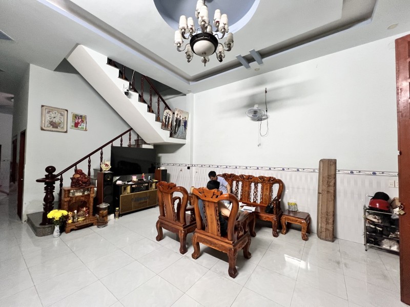 Siêu Phẩm Nhà 2 Tầng Dĩ An, Bình Dương - DT 109m², Ngang 5.03m, Dài 20m, Sổ Hồng Đầy Đủ