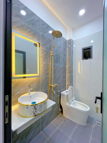 Nhà gần chợ vải Tân Bình, 4Pn 2Wc, đi đâu cũng tiện, 6tỷ xíu, 70m2