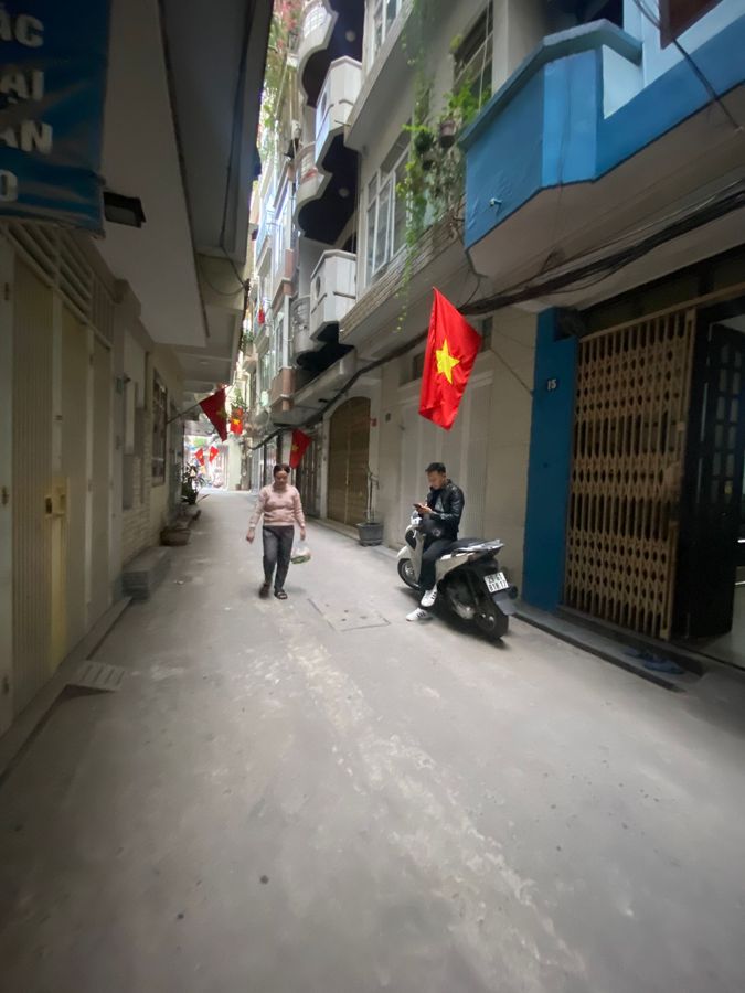 - Bán nhà khu vực Thái Hà, Đống Đa.S= 43/52m2*5T, MT=5.1m, giá 12.6 tỷ (TL)