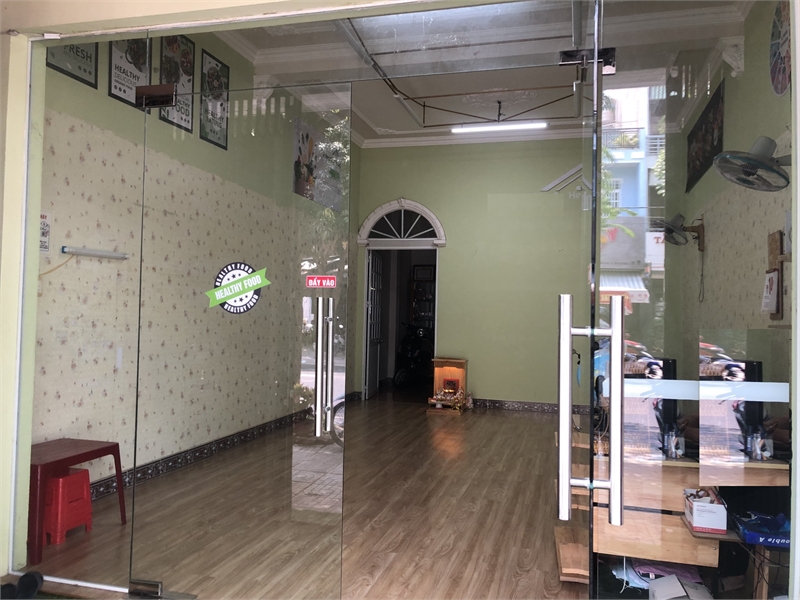 Cho thuê mặt bằng kính đẹp cạnh chợ Phường 9, TPVT