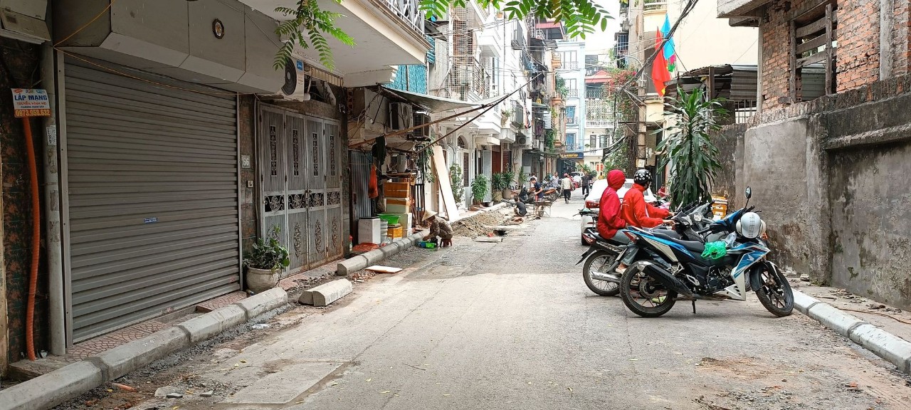 - Bán nhà khu vực Trần Qúy Cáp, Đống Đa. S= 39m2*4T, MT 6.9m, giá 10.8 tỷ (TL)