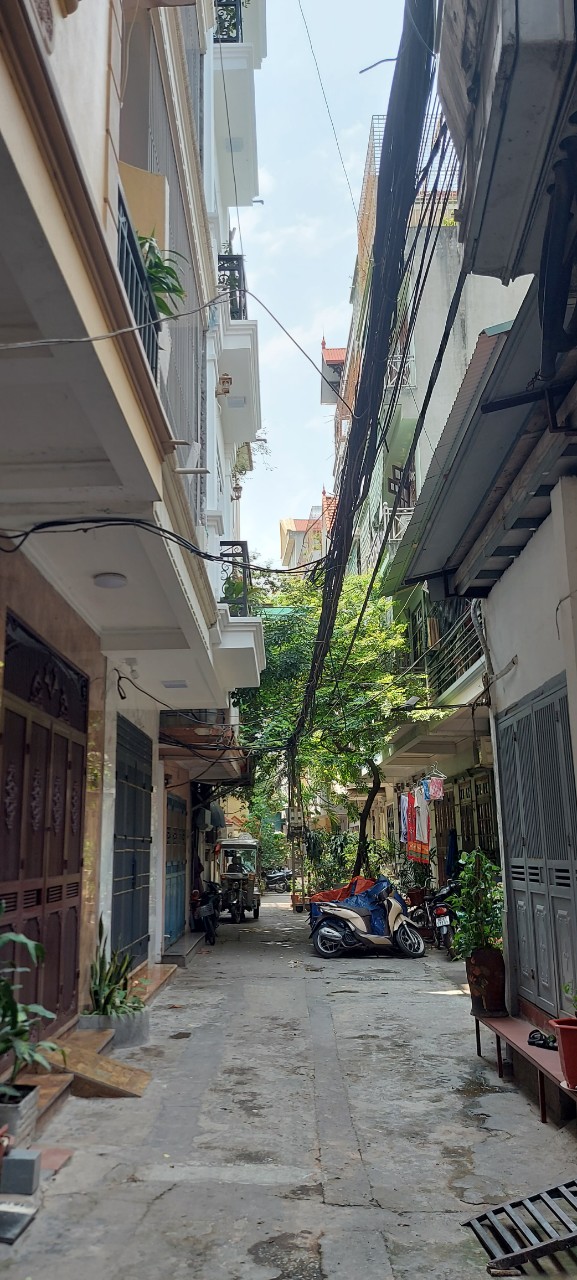 - Bán nhà Hào Nam, Đống Đa. S= 42m2*5T, MT= 4.2m, giá 7.8 tỷ (TL)