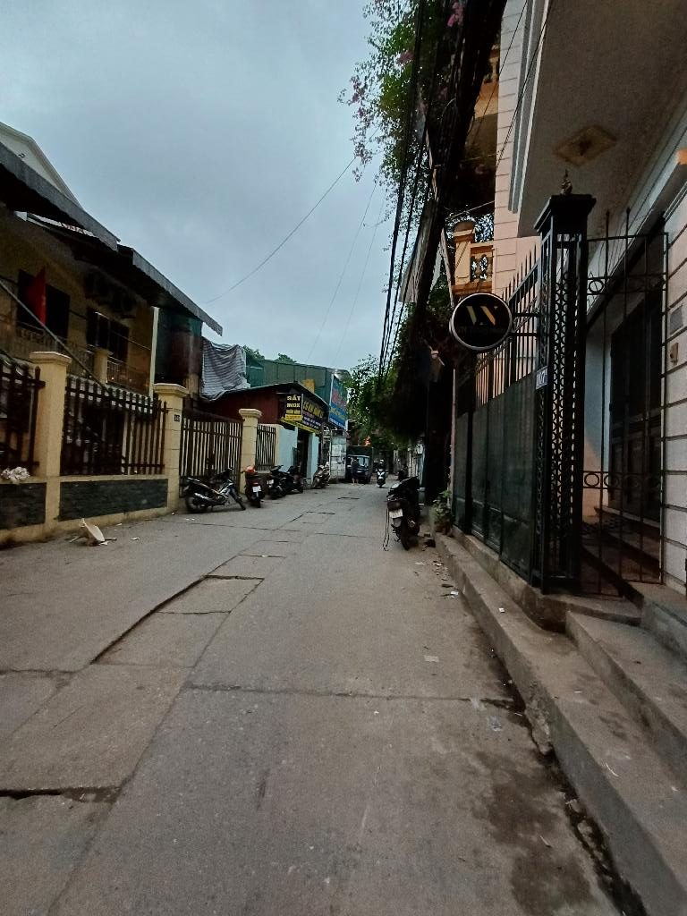 Hoàng Hoa Thám- Nhà đẹp 3 tầng- Xe ba gác đỗ cửa-5m mặt tiền- Gần ô tô- 2.28 tỷ