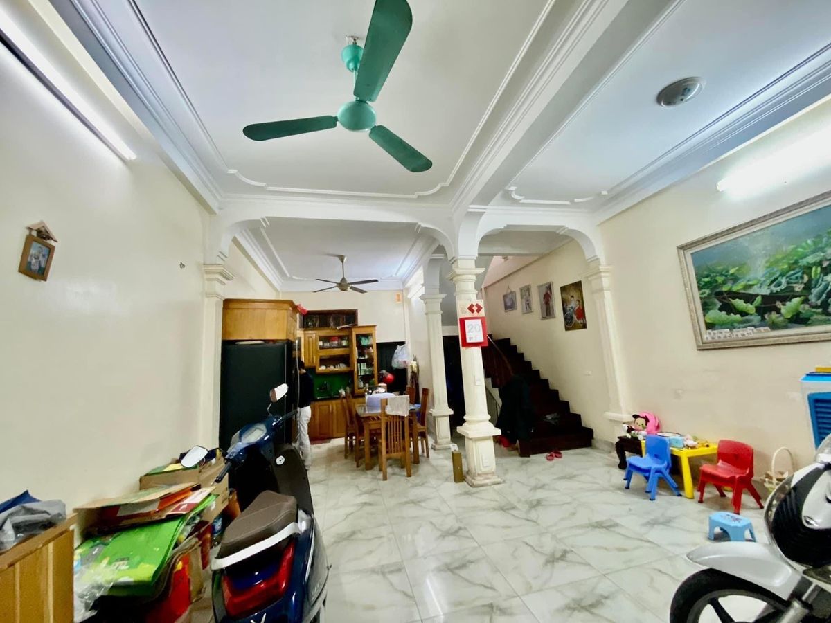 - Bán nhà Pháo Đài Láng, Đống Đa.S= 48m2*5T,MT= 5.4m, giá 8.6 tỷ (TL)