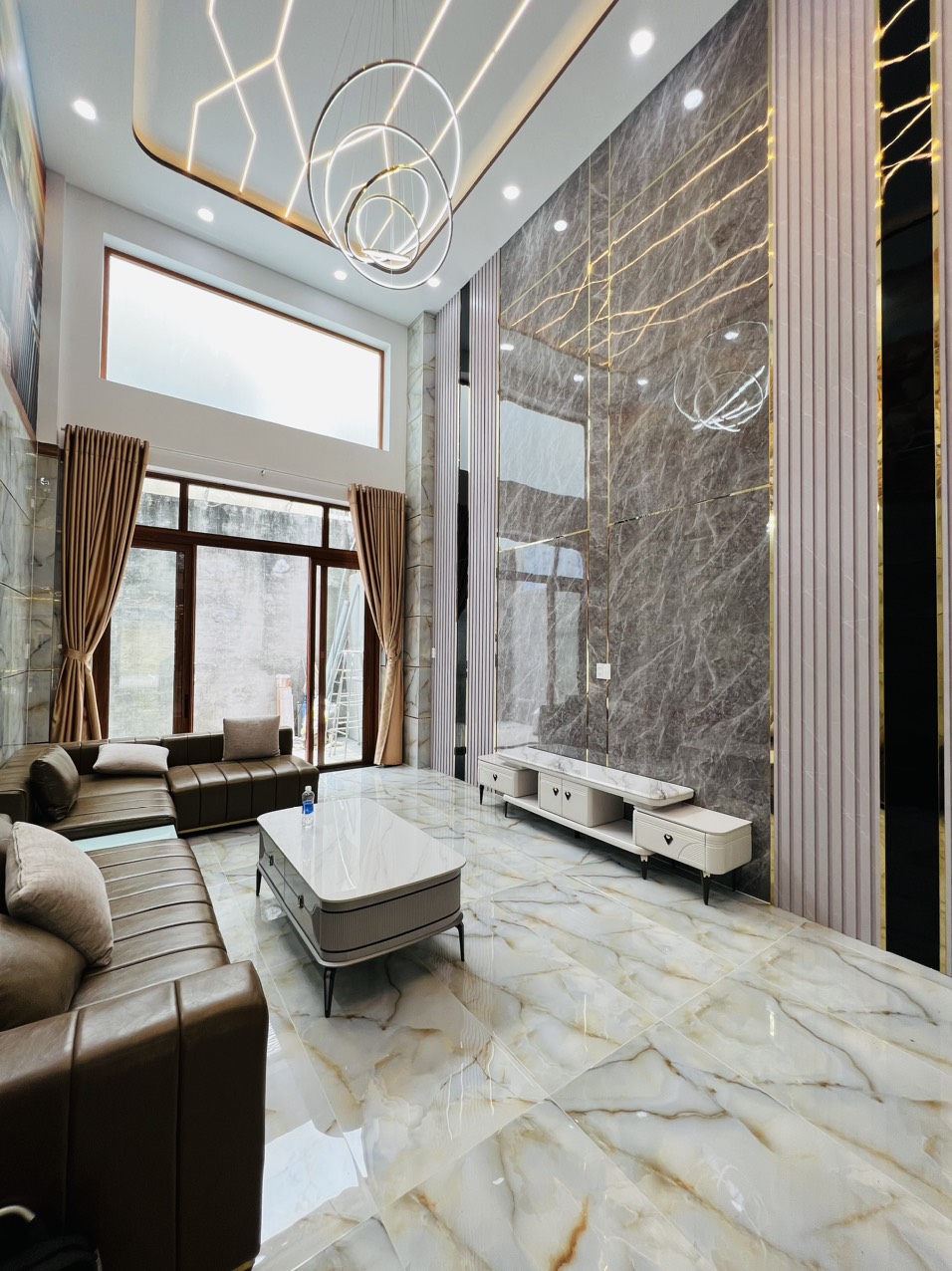 Siêu Phẩm Nhà Đẹp Hiện Đại Full Nội Thất Có Thang Máy 4x20 Ngay Chợ Gò Xoài Lh: 0813 123 205