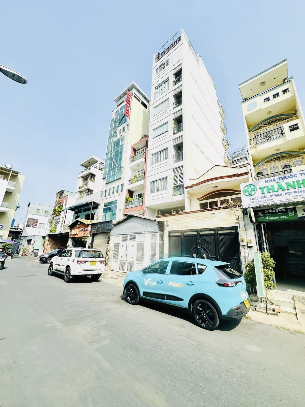 Định cư Mỹ, cần bán gấp Hotel mặt tiền đường Cao Đạt, phường 1, Quận 5, 4 tầng, 10 phòng. Cho thuê khoán 40 Triẹu, Chỉ