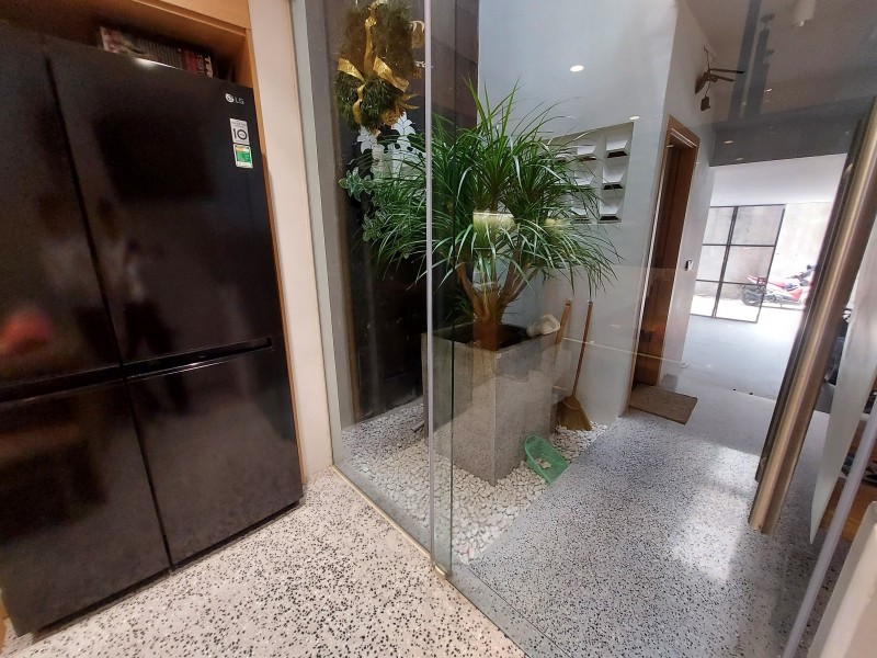 TƯ ĐÌNH NHÀ ĐẸP Ở NGAY - THIẾT KẾ ĐỘC ĐÁO - GARA - Ô CHỜ THANG MÁY- VÀI BƯỚC RA PHỐ