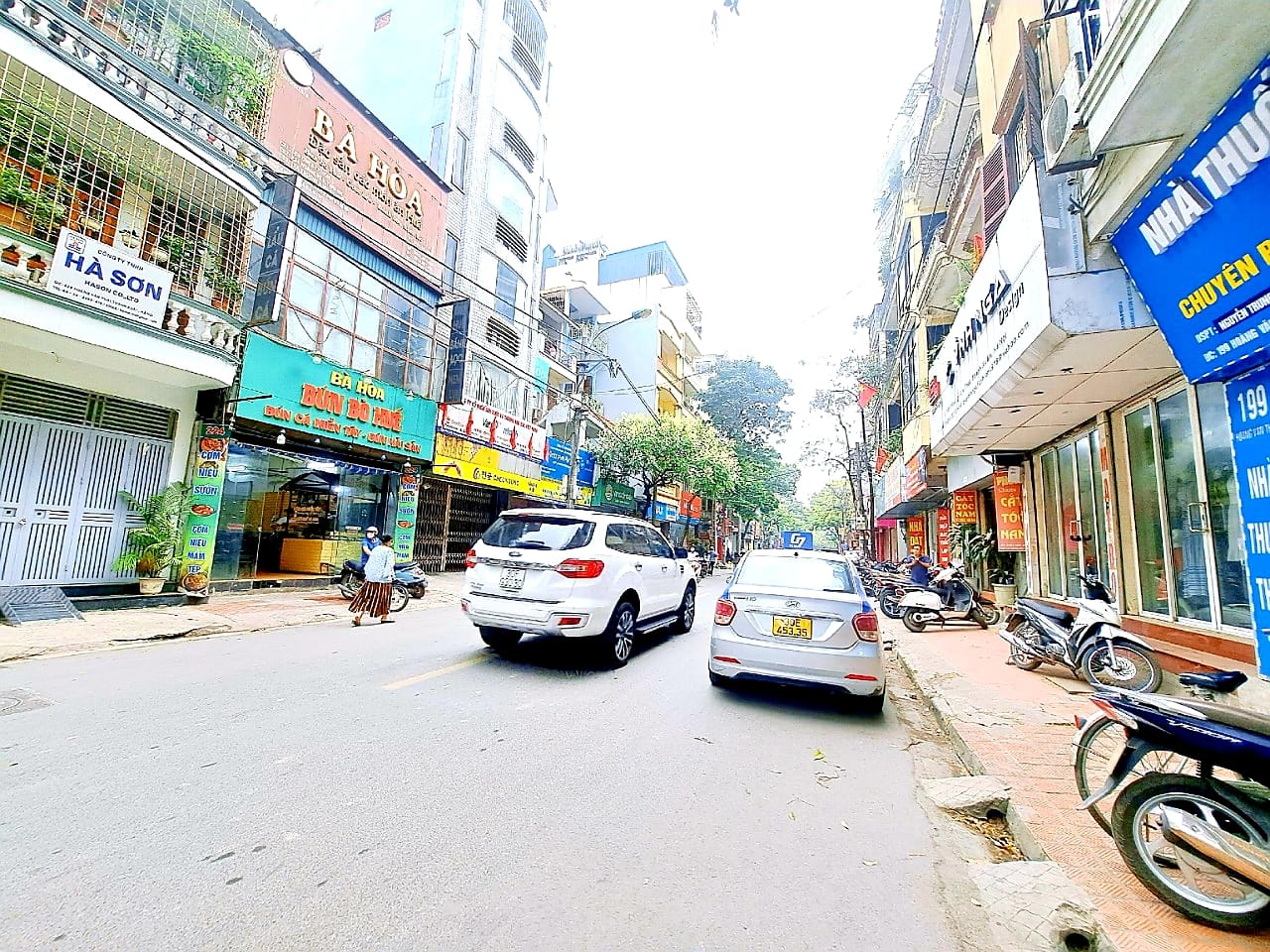 BÁN PHỐ HOÀNG VĂN THÁI VỈ HÈ Ô TÔ KINH DOANH SẦM UẤT DT 80m2 Nhỉnh 22 Tỷ