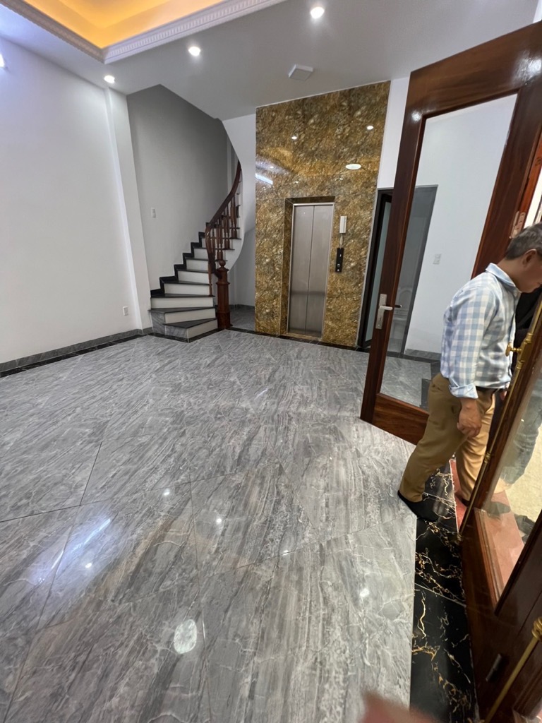 Bán nhà Lệ Mật 54m x 4T, gara, thang máy, nhà mới ở luôn, giá 5,x tỷ còn TL. LH: 0936123469