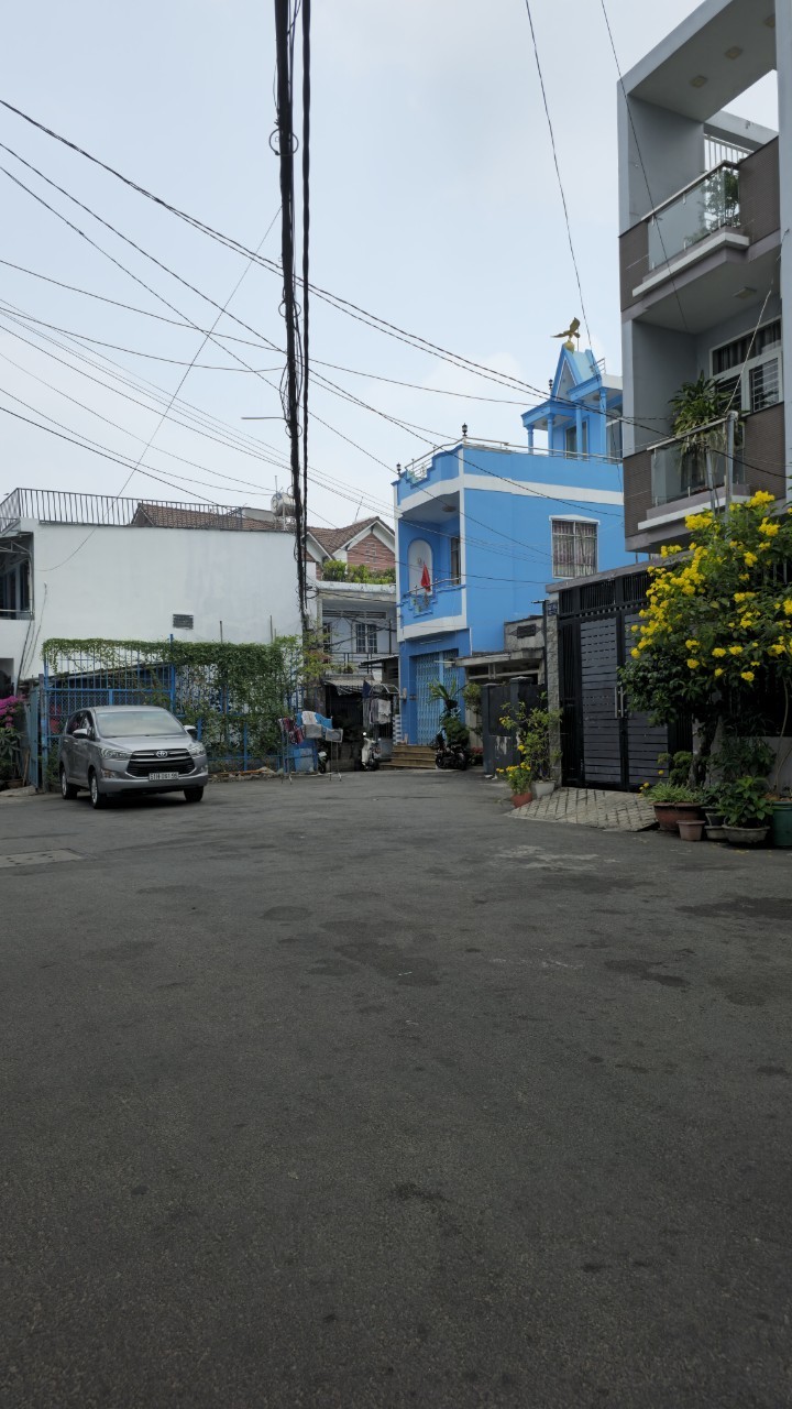 Nhà Sát HXH Đường số 9, Trường Thọ Thủ Đức: 42m2, 2tầng, 5.5x7.8, giá: 3.6 tỷ.