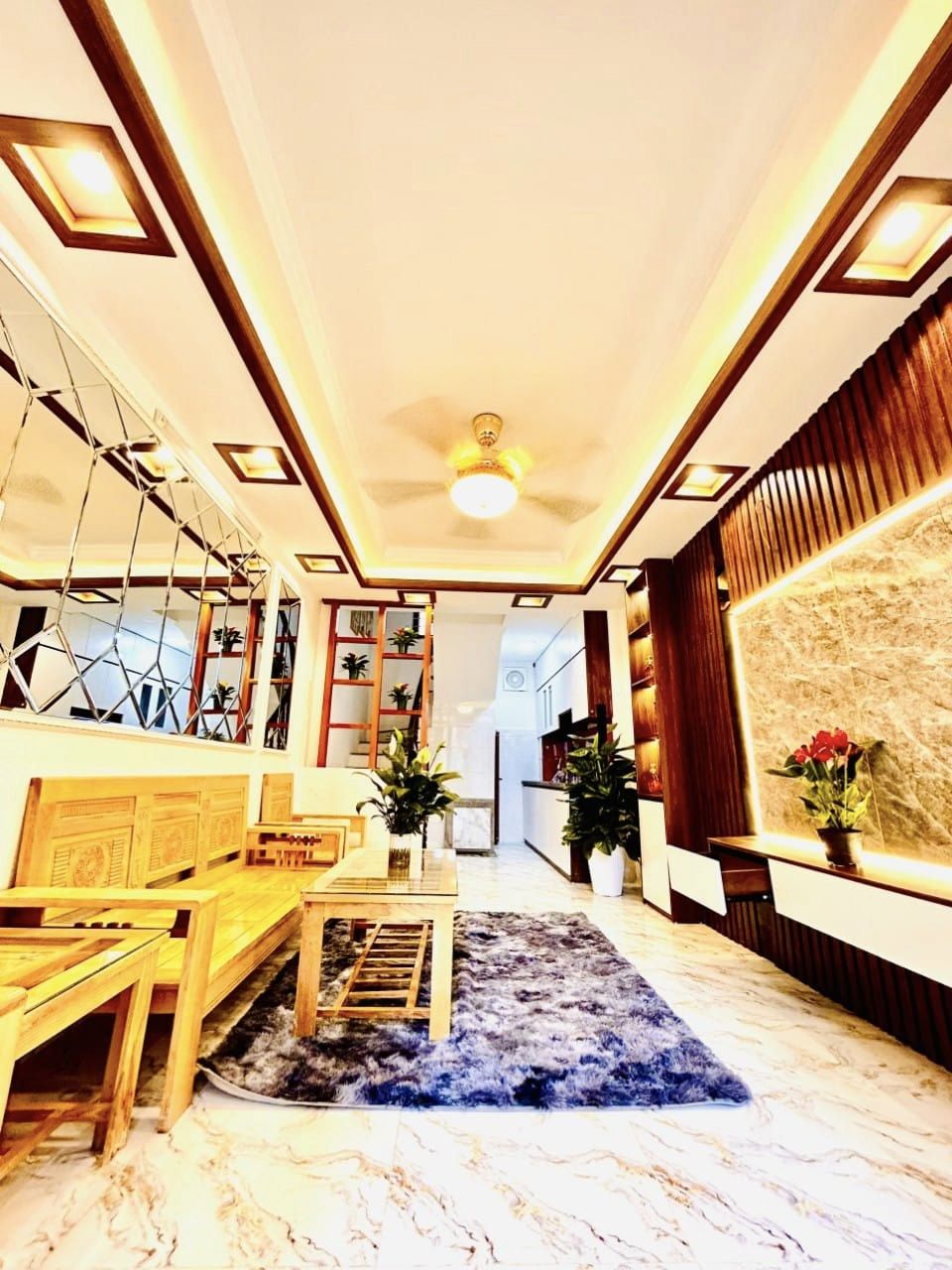 NHÀ 5 TẦNG 3 NGỦ ÔTÔ ĐẬU CỬA FUN NỘI THẤT ĐẦY ĐỦ 3 P NGỦ DT:35M2