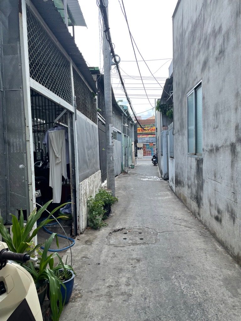CHỈ 5,8TỶ CÓ 235M2(4,5/6x33m)MẶT TIỀN NHÀ CẤP 4+5P.TRỌ THU NHẬP 15TR/THÁNG