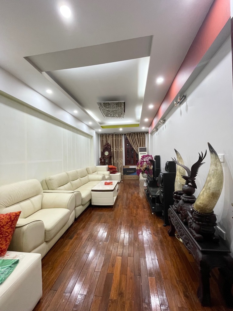 Bán nhà Hoa Lâm 56m x 4T oto, đỗ cửa – vào nhà, kinh doanh chỉ 5,x tỷ T.Lượng LH: 0936123469