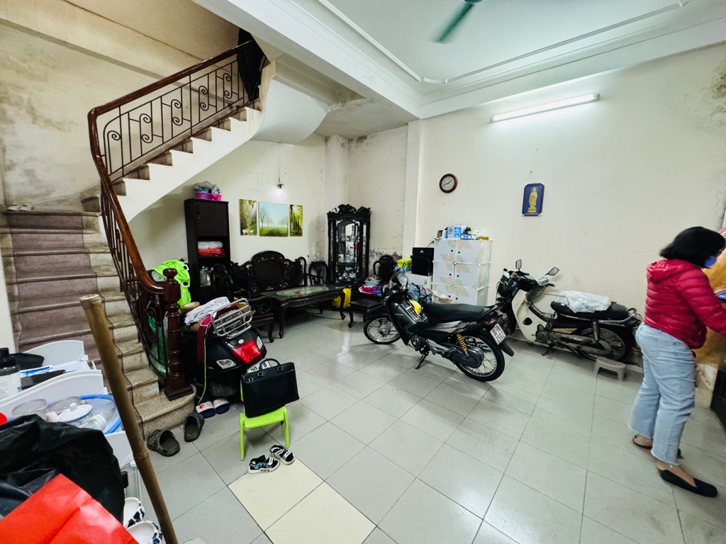 GẦN PHỐ, TRƯỚC NHÀ SH QUAY ĐẦU – Đường Hai Bà Trưng 35m 4 tầng MT5m chỉ 5.4 tỷ - CHỦ TỰ XÂY CHẮC CHẮN