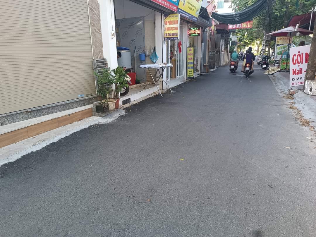 Bán nhà gần KĐT Hồng Hà - Nhà tự xây - 20m ô tô tránh - DT 30m - Nhỉnh 3 tỷ