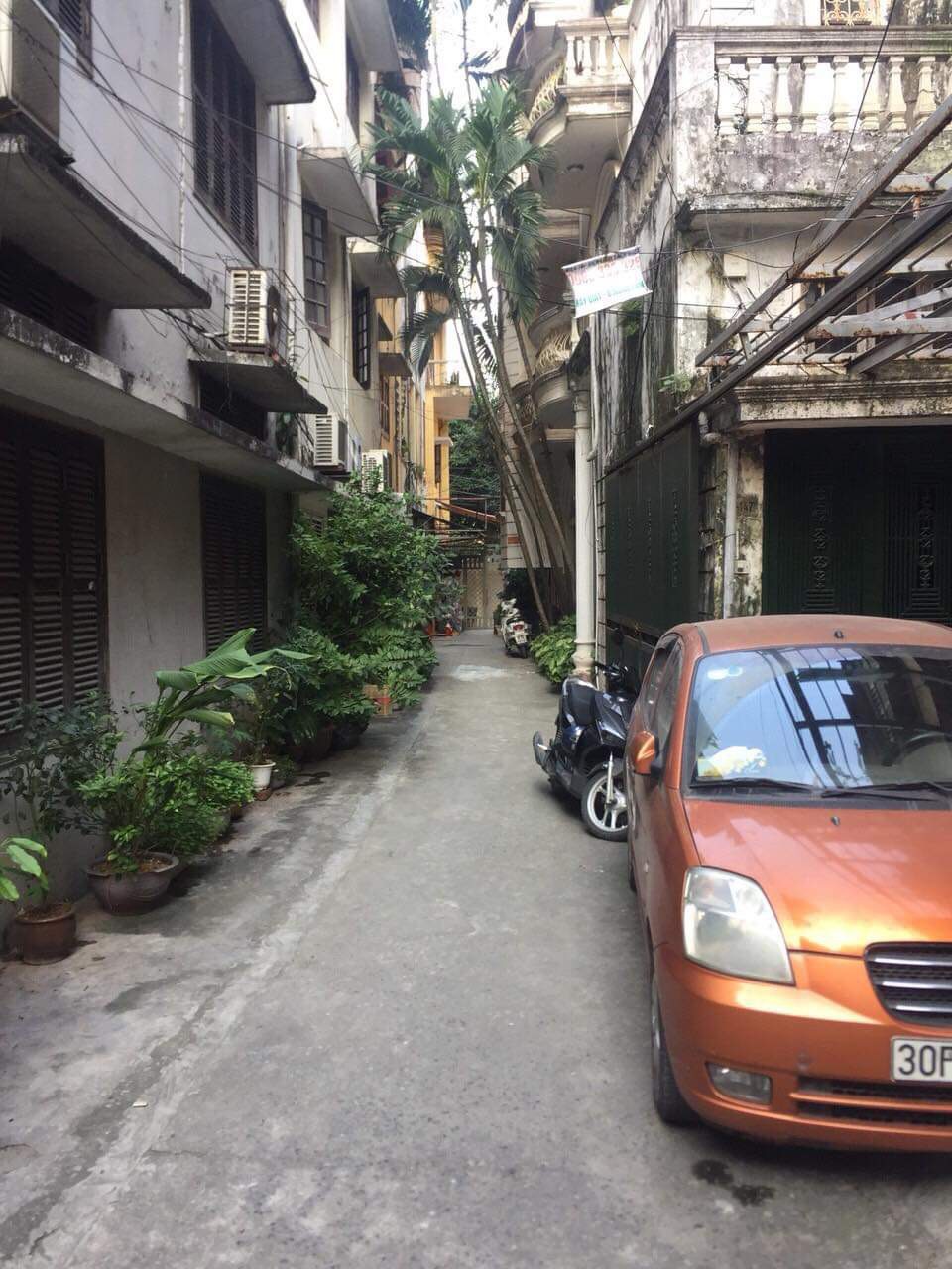 Bán gấp căn tập thể tầng 1 phố Thái Thịnh, Đống Đa gần phố, ô tô đỗ cửa 42m2 giá 2.2 tỷ