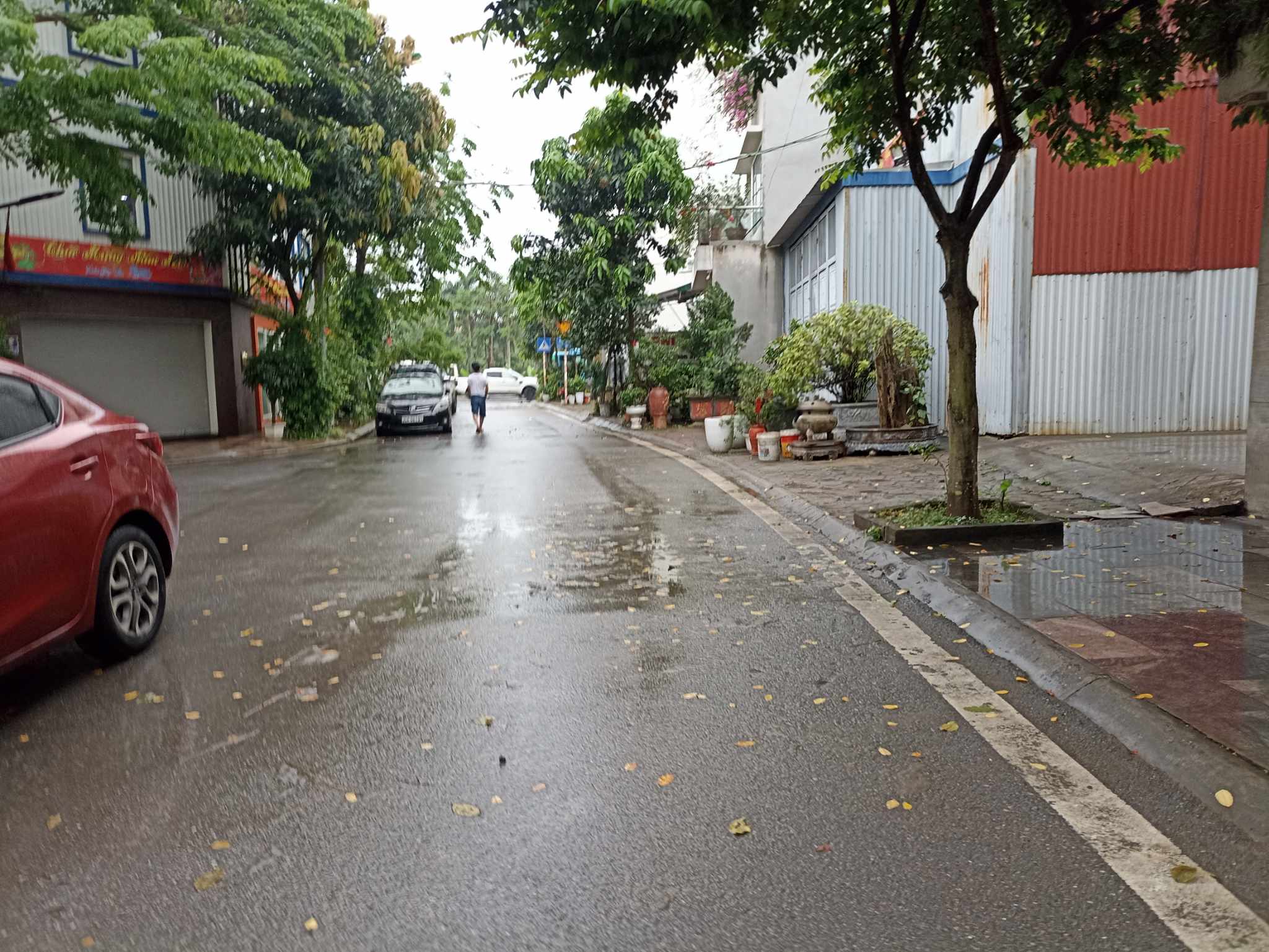 Bán đất phân lô đầu phố Phúc Lợi, 76m2, đường 17m, vỉa hè, view vườn hoa, chỉ 145tr/m2.