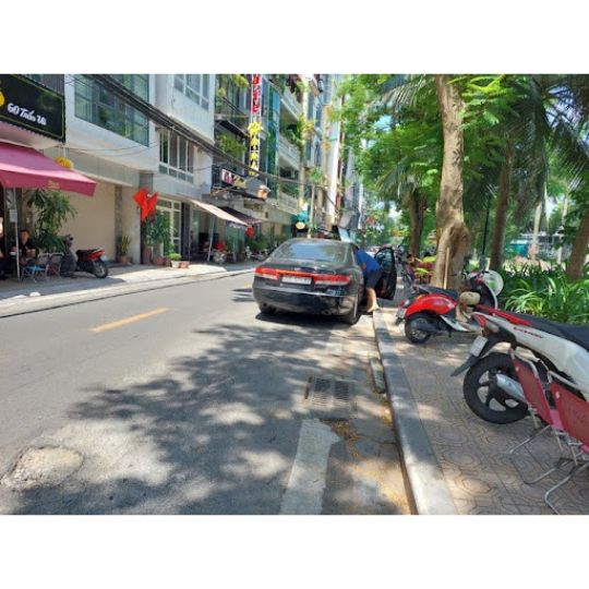 Bán nhà riêng mặt phố Trấn Vũ 80m2 x 10 tầng, mặt hồ Trúc Bạch mặt tiền 9m giá chỉ 70 tỷ