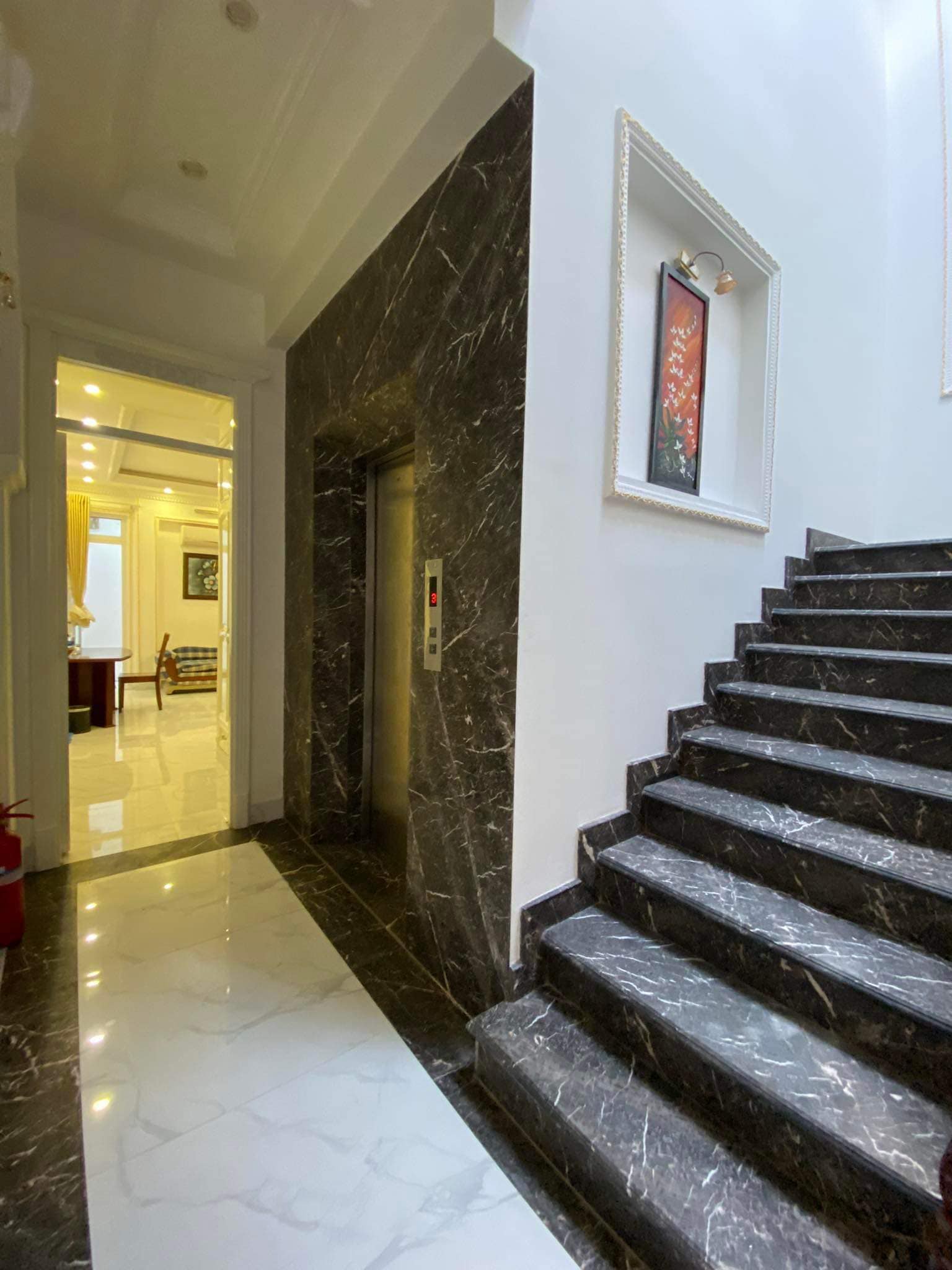 Khách Sạn Bạch Đằng 5mx20m dòng Tiền 250tr/th Chỉ 26 Tỷ