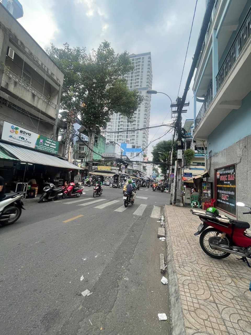 NGANG KHỦNG 10.7M -HẺM Ô TÔ TRÁNH -SỔ NỞ HẬU -KINH DOANH