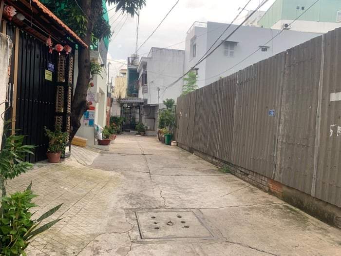 Q7 NGUYỄN THỊ THẬP NGANG 6,4M HẺM XE HƠI