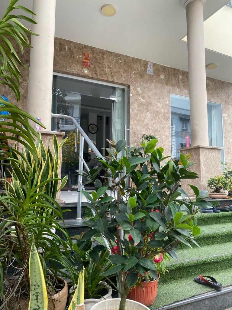 NHÀ BIỆT THỰ 2 LẦU HẺM XE HƠI KHU DÂN CƯ NGUYỄN VĂN QUỲ Q7