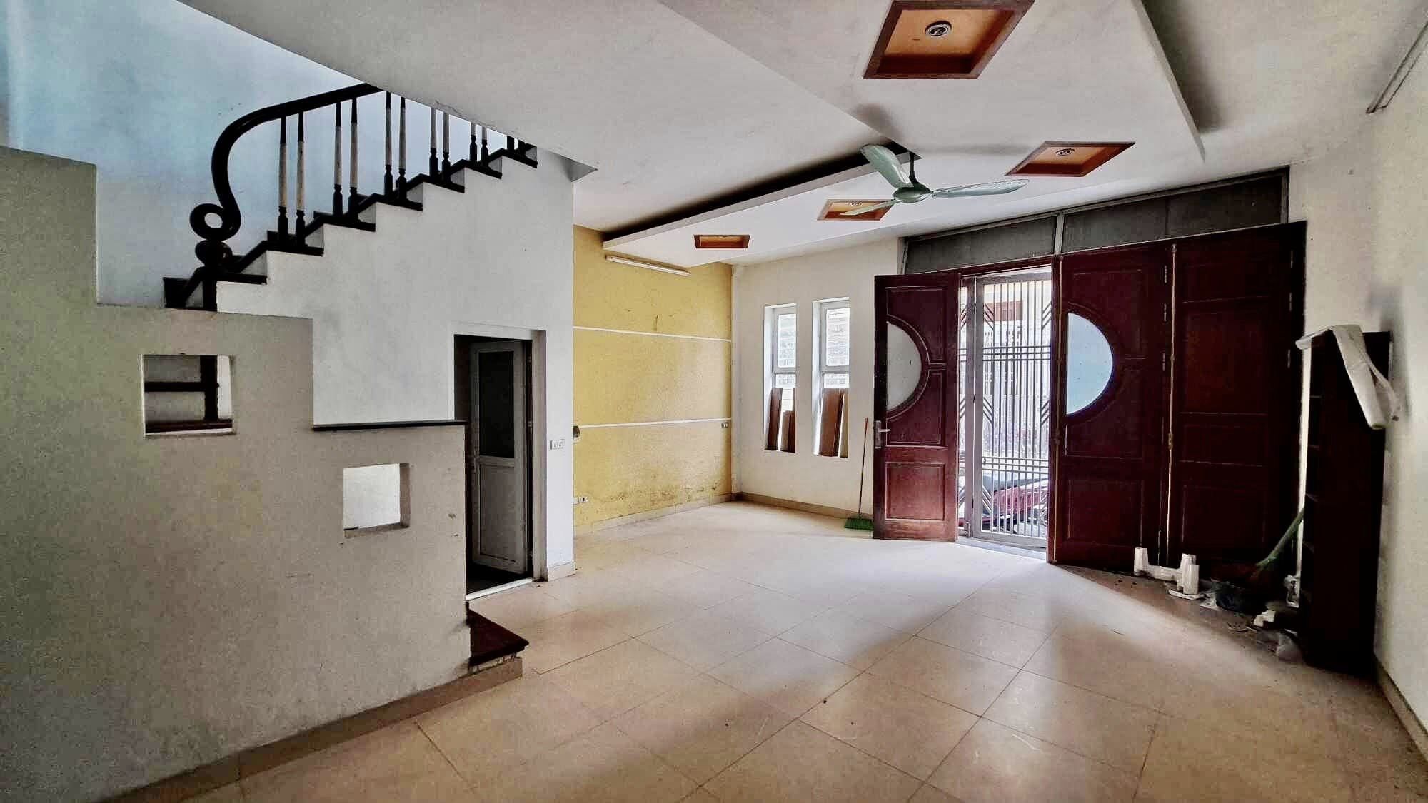 Bán nhà phố nguyễn văn cừ. 40m, 5 tầng, MT 5m, gara oto. 7,3 tỷ có TL