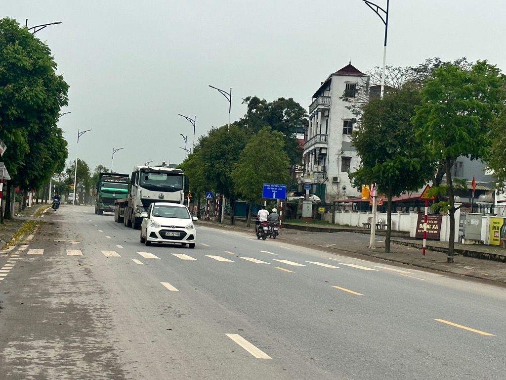 Cần bán đất Ỷ Lan, Gia Lâm,52m, giá 2,4 tỷ. Ô tô vào đất, dân trí cao.