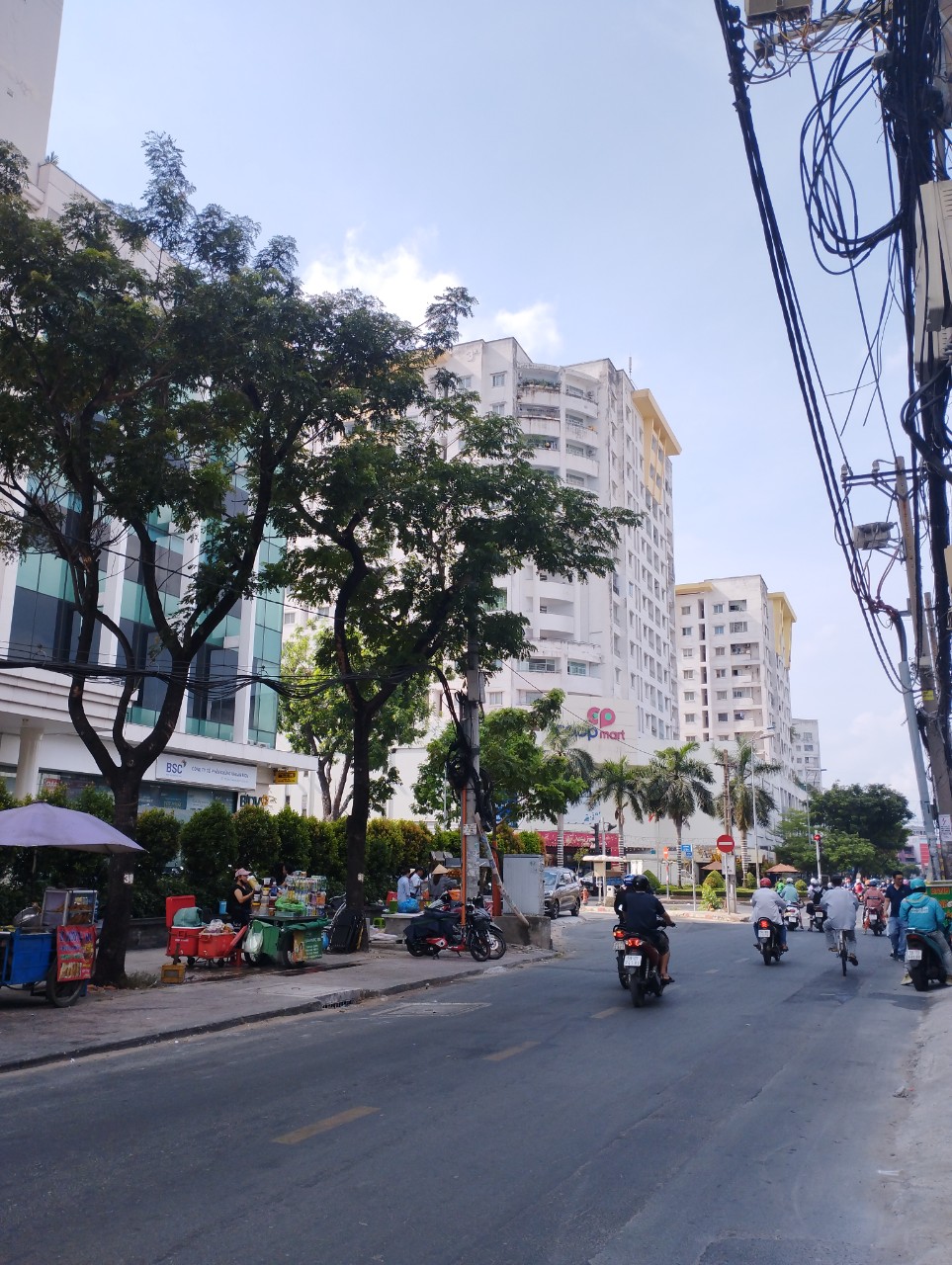 Ngộp HXH Nguyễn Thị Nhỏ - NGay Lữ Gia- Quận 11 - 5x16m