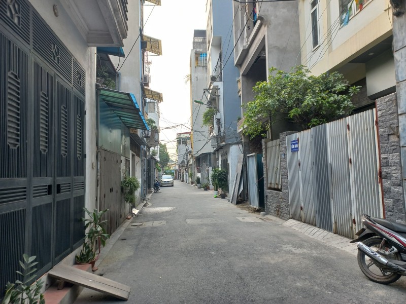 KHU 918 PHÚC ĐỒNG - PHÂN LÔ QUÂN ĐỘI, Ô TÔ ĐỖ CỬA VÀO NHÀ, BÁN ĐẤT TẶNG NHÀ. GIÁ HỢP LÝ.