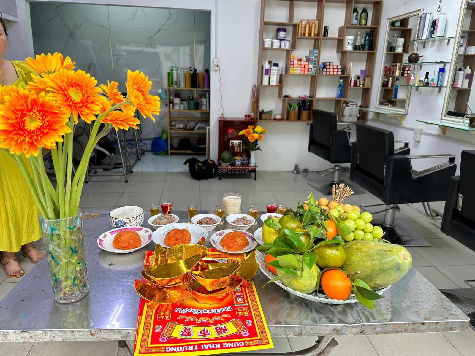 Chính chủ cần sang Góc sang tiệm tóc số 85 Năm Châu, p11 ,qTân Bình