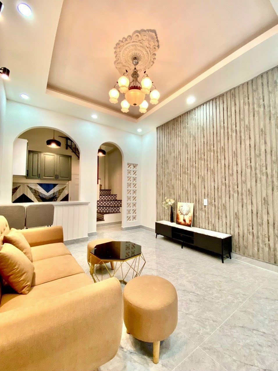 Bán nhà Sư Vạn Hạnh Quận 10 HXH đỗ cửa Sát Mặt Tiền giá rẻ nhỉnh 6 tỷ.