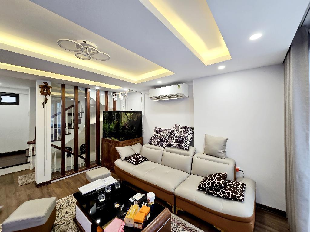 Bán nhà Bồ Đề, Long Biên, 40m, 6 tầng, MT 4,5m, LÔ GÓC THANG MÁY HÓT.