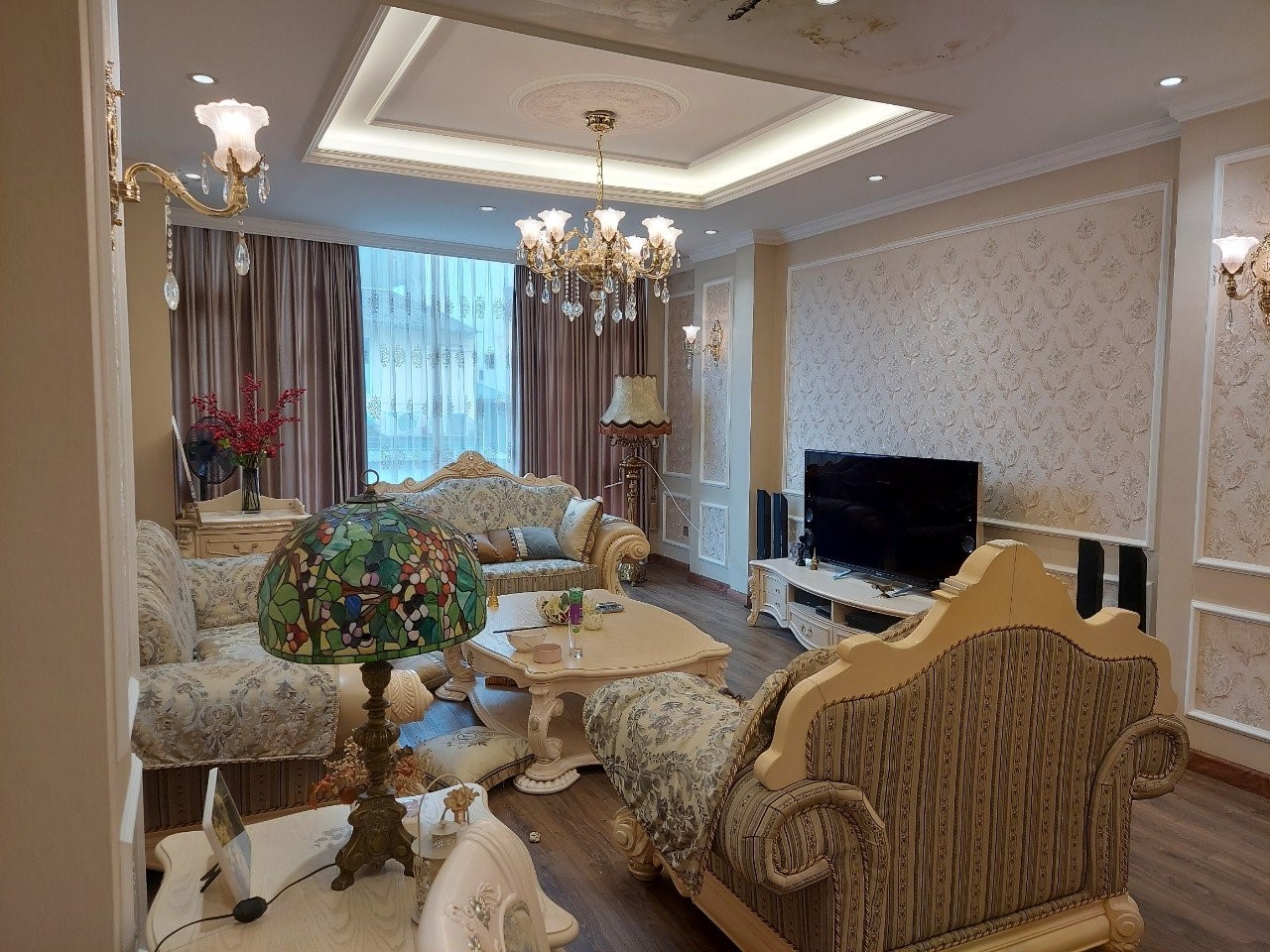 Cần bán nhà mặt phố Đồng Xuân phường Đồng Xuân thang máy, vừa ở vừa làm văn phòng công ty ô tô vào nhà