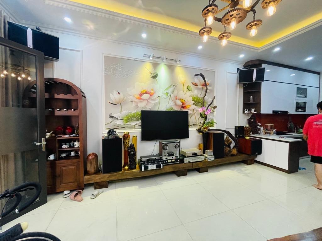 Bán nhà ngọc thụy, Long Biên, 55m 3,5 tầng, 4,8m, Ô CHỜ THANG MÁY, Hiếm.