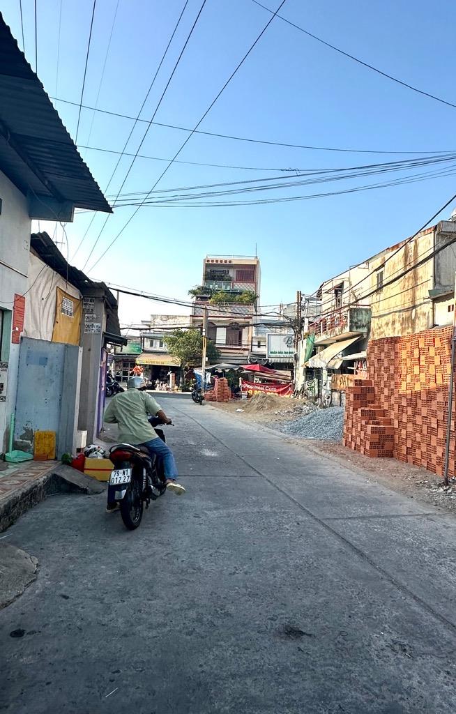 Bán nhà Lê Đình Cẩn, Bình Tân, 45m, 2tầng, hẻm xe tải né nhau, giá chỉ 2.5 tỷ,