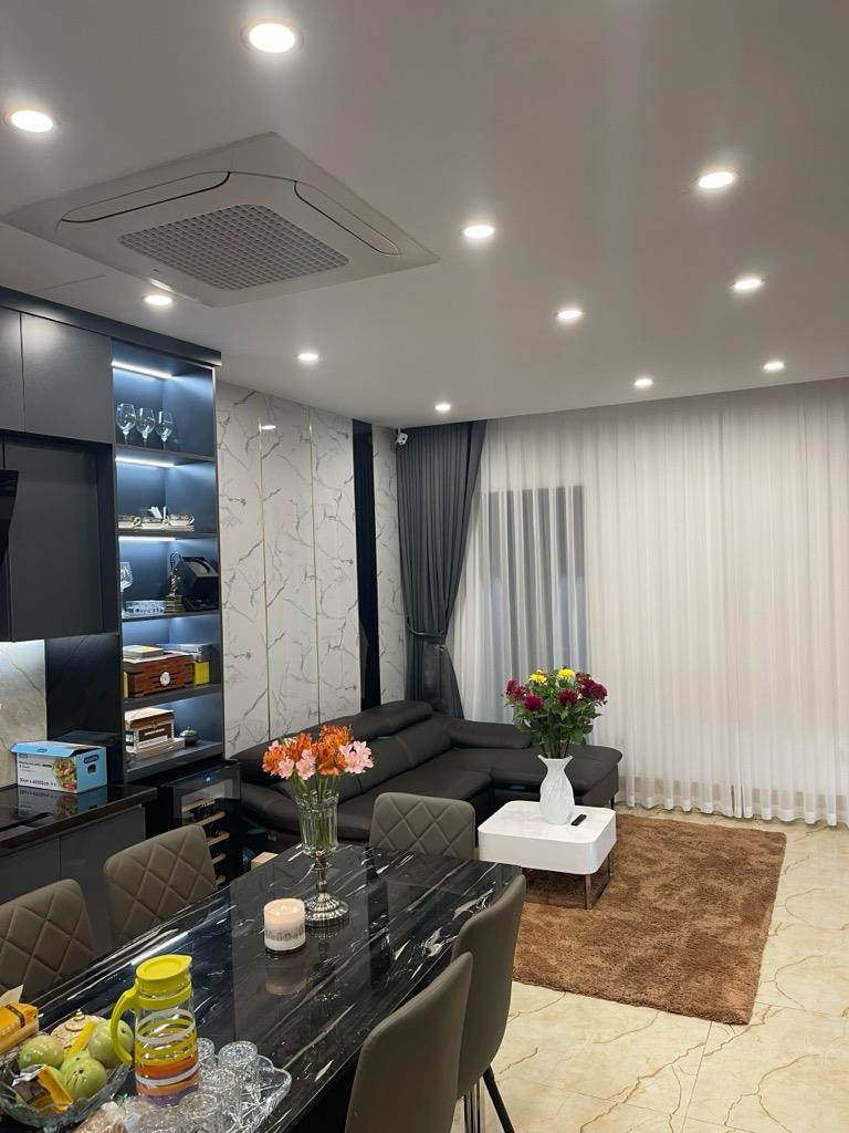 Nhà mặt phố, oto tránh. Đường thông, kinh doanh sầm uất