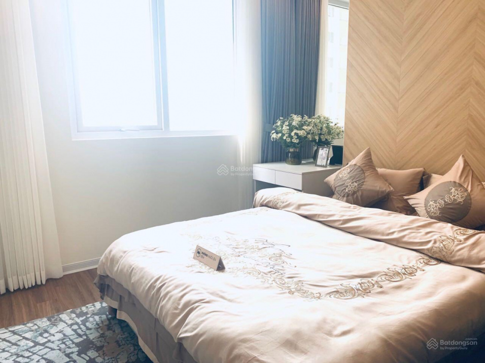 Cần bán gấp căn hộ 77m2 thiêt kế 2PN, 2WC cận kề phố cổ vị trí trung tâm, giá rẻ hiếm có view sông đẹp nhất Hn luôn -