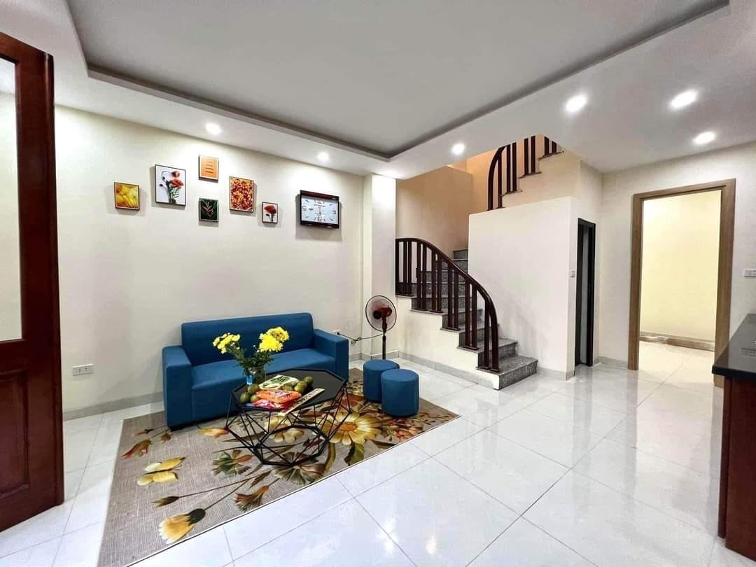 Bán nhà Bát Khối 45m2 * 5 tầng * 5,95 tỷ. Ô tô tránh, Kinh Doanh.