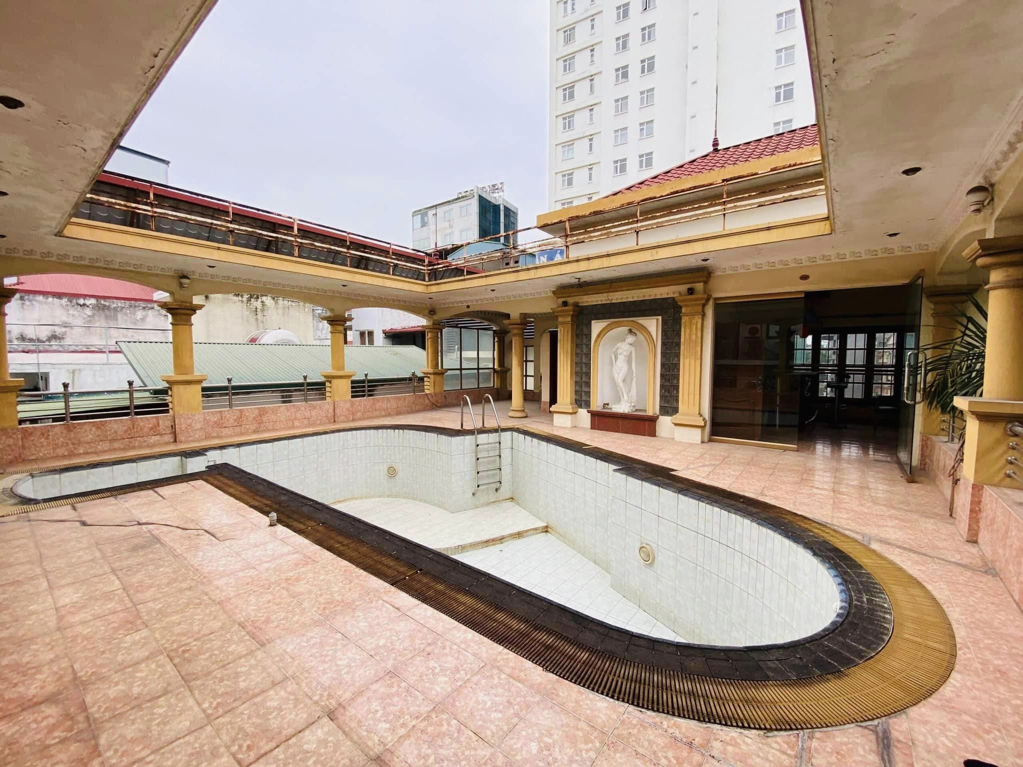 BT Hồ Ngọc Khánh Lô Góc 3 Mặt Tiền 5 Tầng Bể Bơi Vô Cực 68 Tỷ