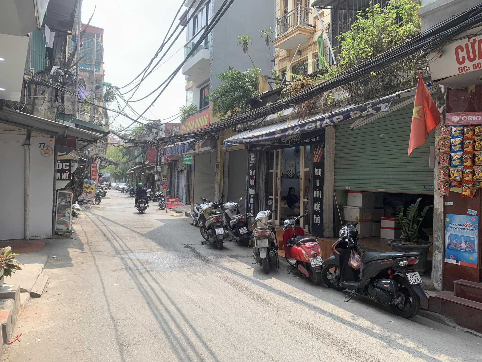 Bán Đất, Mặt Phố Quận Hoàng Mai, Phố Giáp Bát 87m x C4 x 6.3m. Giá 11.2 tỷ.