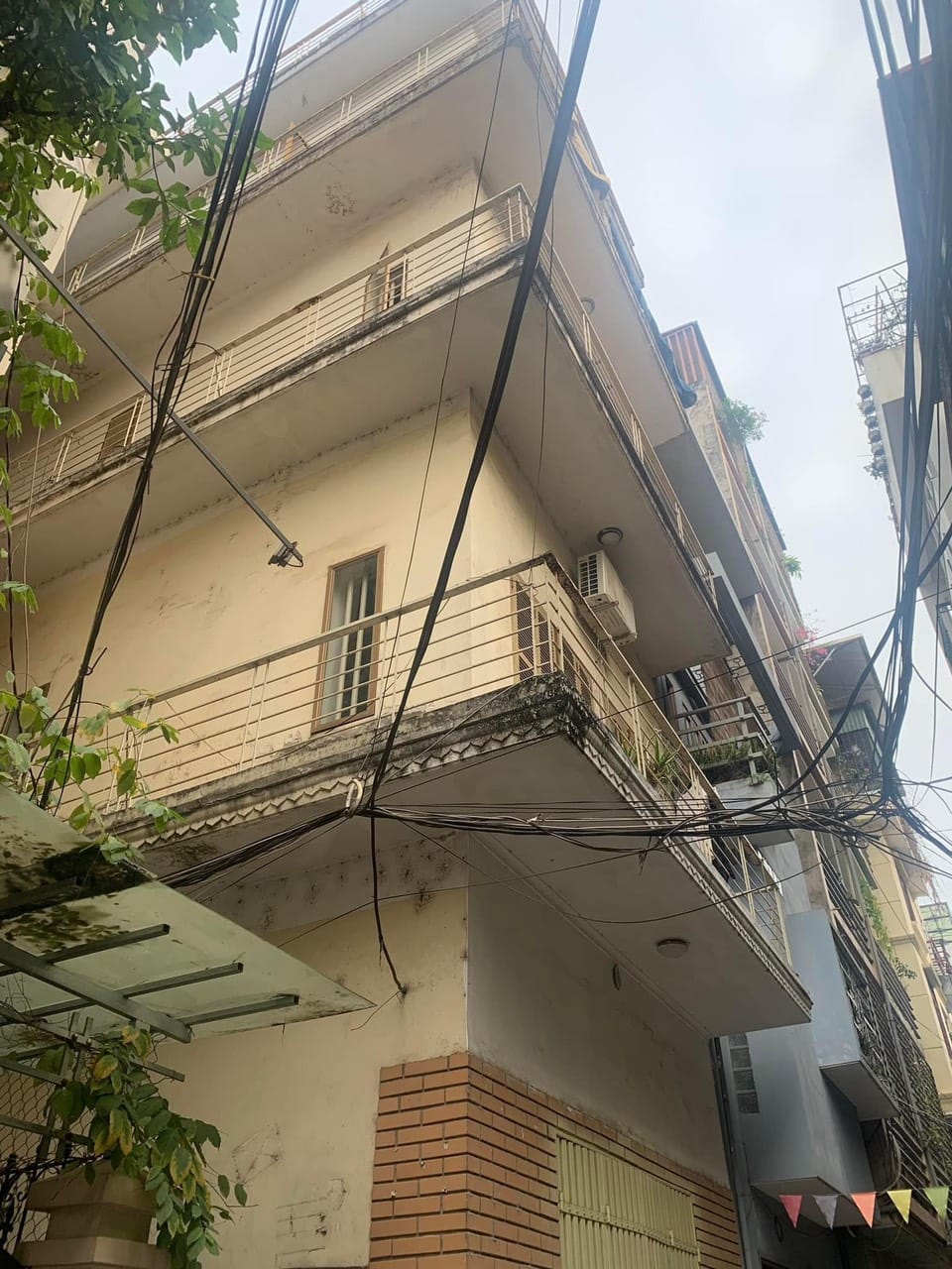 Bán nhà 4 tầng phố Hoàng Văn Thái ô tô vào nhà diện tích 39 m, mặt tiền 4.5 m giá 7 tỷ