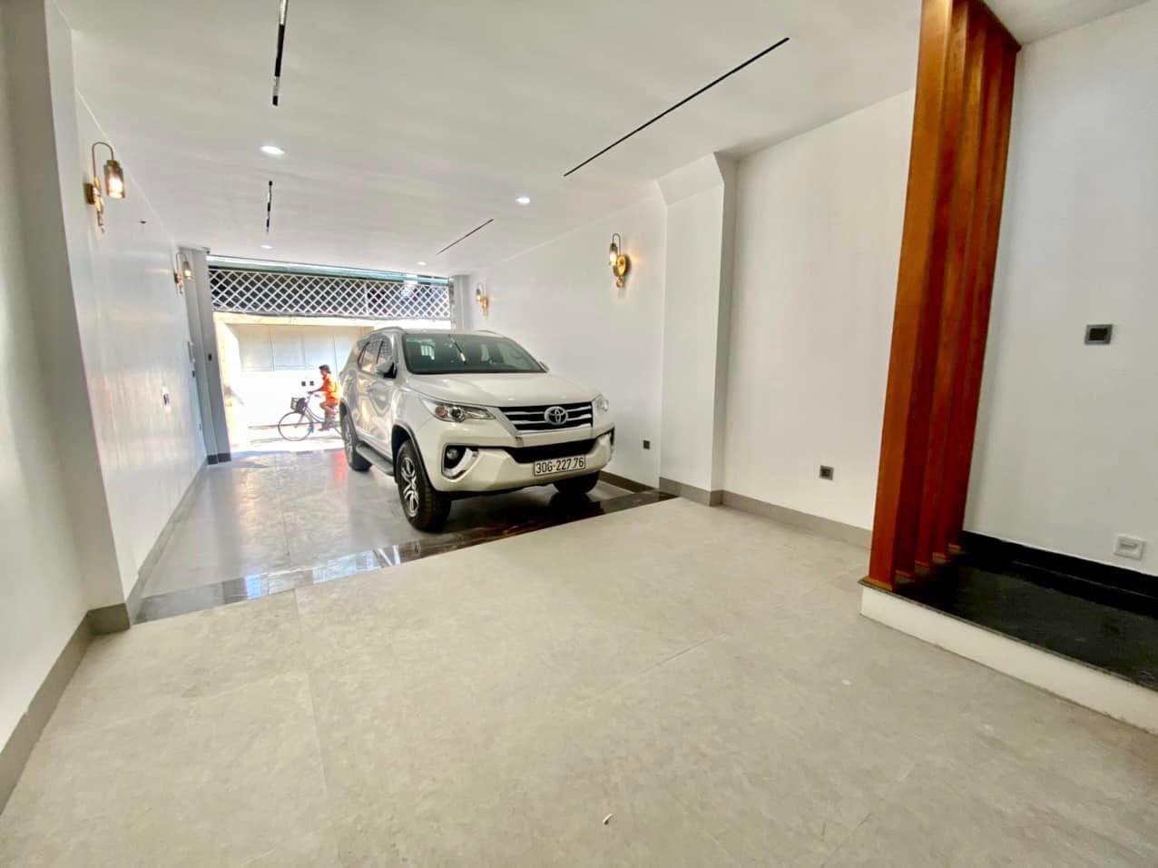 NHÀ ĐẸP 6 TẦNG QUẬN LONG BIÊN, THANG MÁY, GARA ÔTÔ, FULL NỘI THẤT CAO CẤP