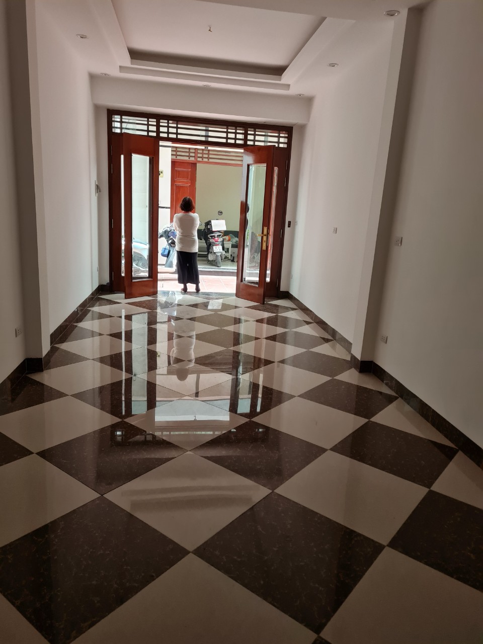 Cần cho nhà riêng tại Nguyễn Văn Cừ, Long Biên, Hà Nội. Nhà đẹp 3 ngủ vào luôn.