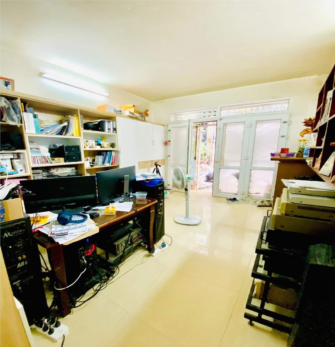 Bán Nhà Trần Hưng Đạo, 45m2, 4 tầng, mặt tiền 3.7m, 18.9 tỷ, ô tô tránh, kinh doanh đỉnh