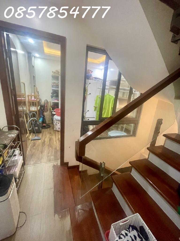 #DỊCH_VỌNG - #CẦU_GIẤY .NHÀ ĐẸP - 2 THOÁNG - Ô TÔ 7 CHỖ VÀO TẬN CỬA - 15M Ô TÔ TRÁNH -DT 39M2 XÂY 5 TẦNG CHẮC CHẮN, CHỈ